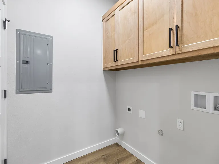 126 E Midway St — Photo 16