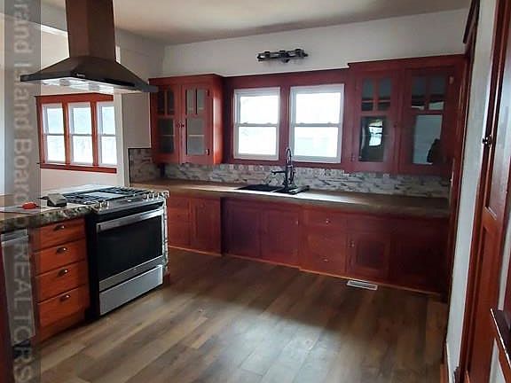 2nd image of 511 E Ayres St