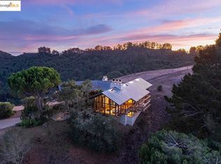 100 Tres Mesas, Orinda, CA 94563