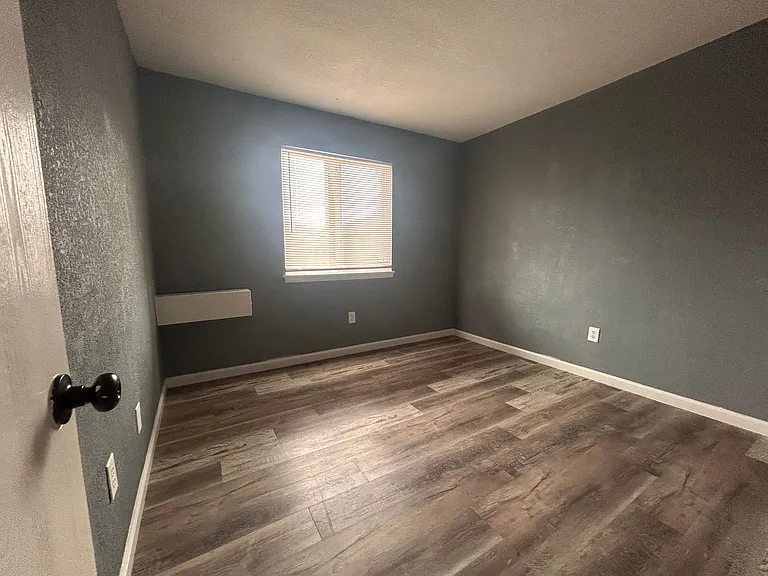 535 N McComas St — Photo 7