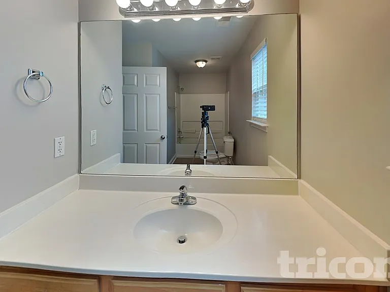 204 Cole Ct — Photo 8