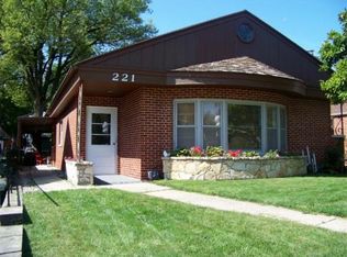 221 S 4th St, Clear Lake, IA 50428
