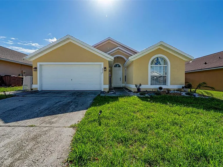 316 Westscott Dr — Photo 1