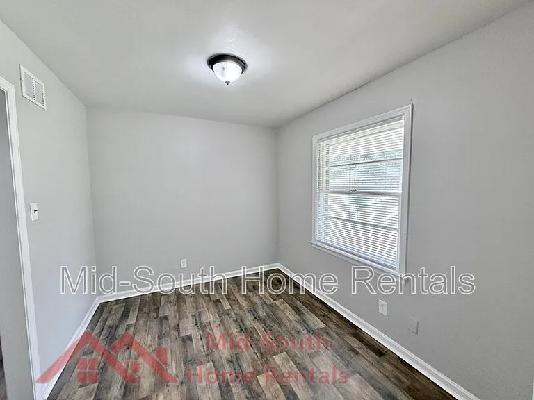 3040 S Edgeware Rd — Photo 8