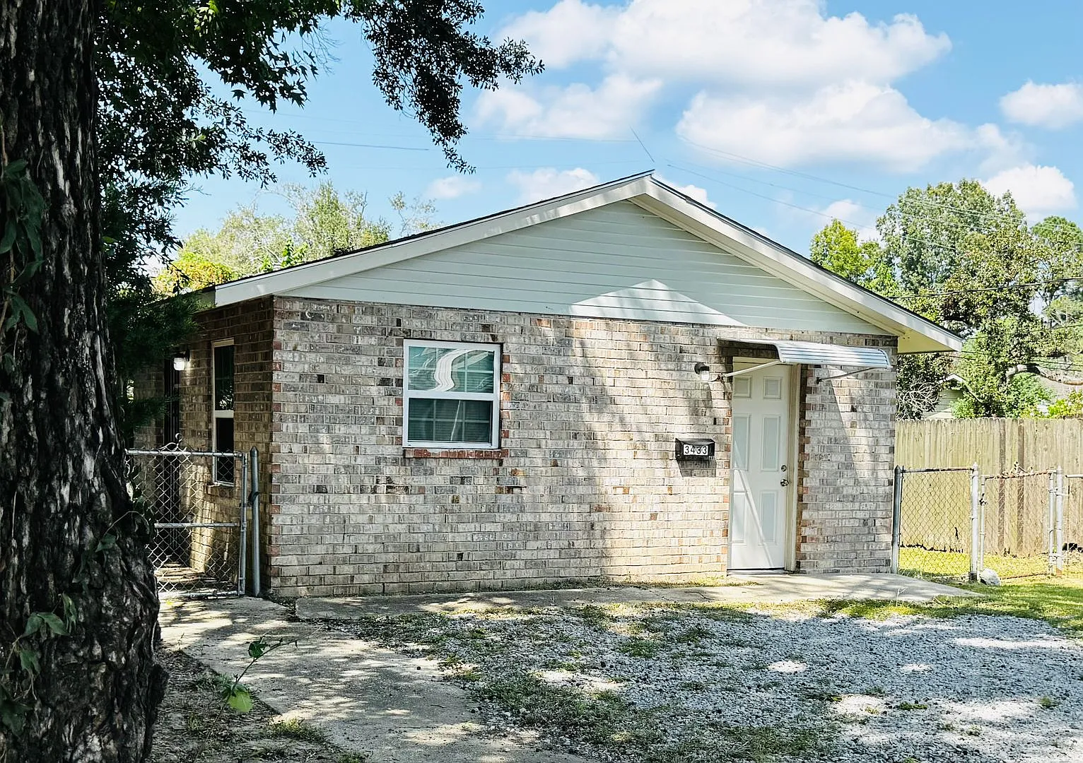 3433 Hollywood Street (3 Bed/1 Bath) — Photo 1
