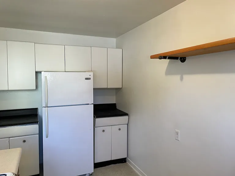 Charming & Totally Updated 1 Bedroom Apartment Downtown — Photo 9