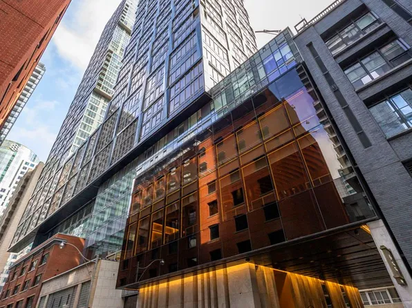 35 Mercer St #2410, Toronto, ON M5V 0V1