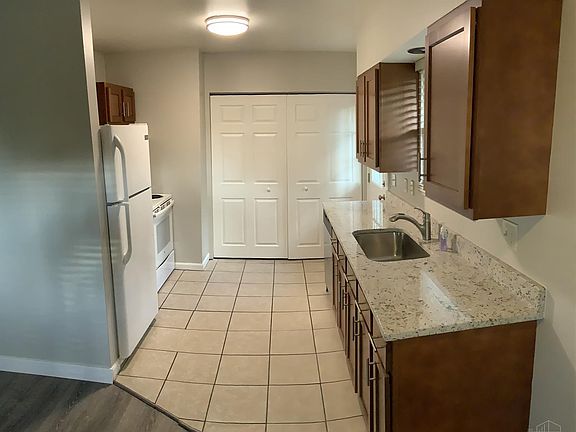 3rd image of 9 Bellemonte St