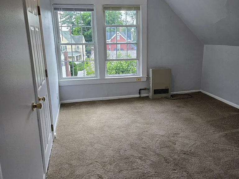 252 Woodford St #6 — Photo 7