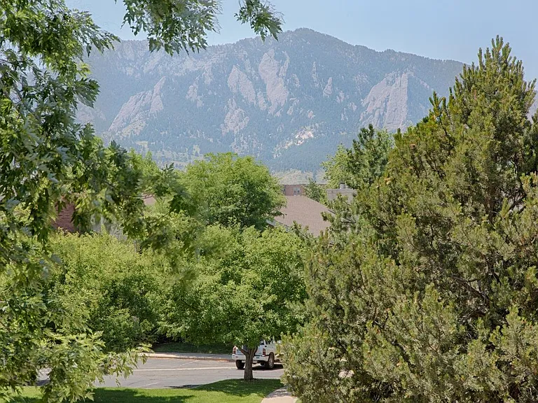 600 Manhattan Dr #D12 — Photo 1