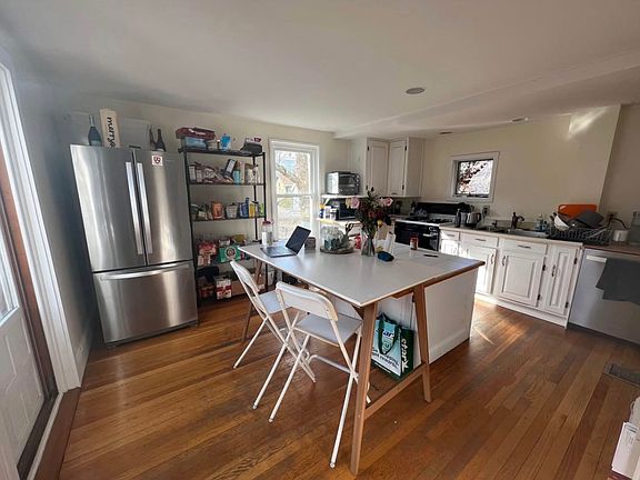 2nd image of 591 Franklin St #2