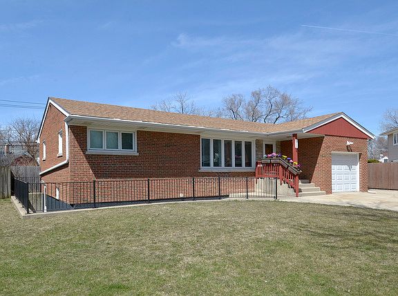 2nd image of 2864 Alden Ln