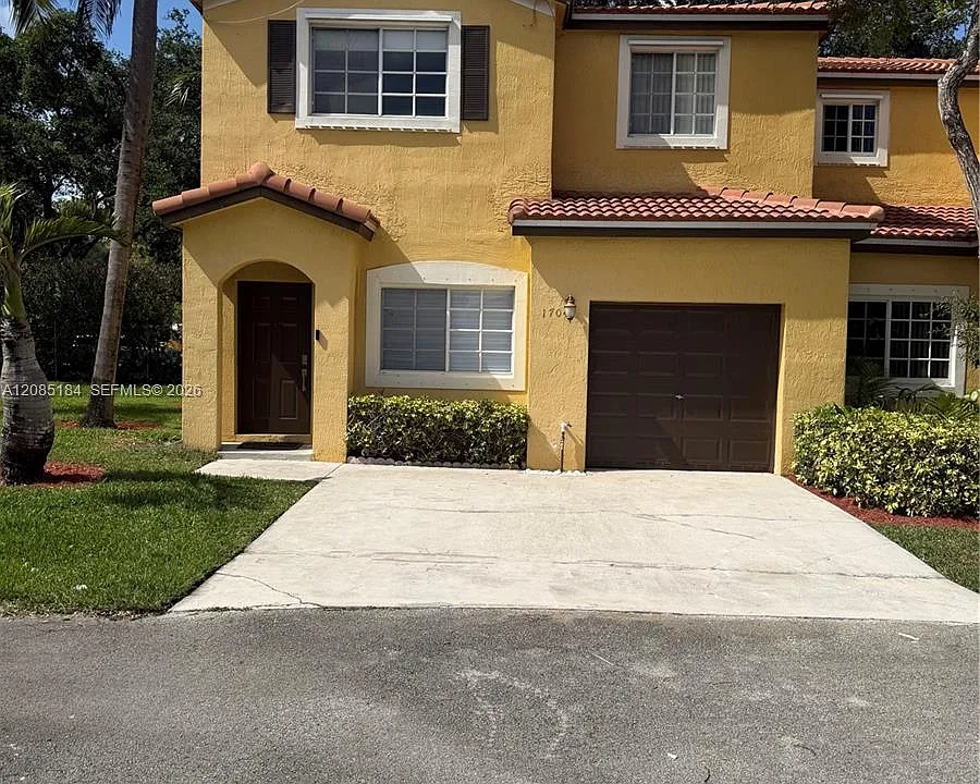 1704 SW 101st Ter
