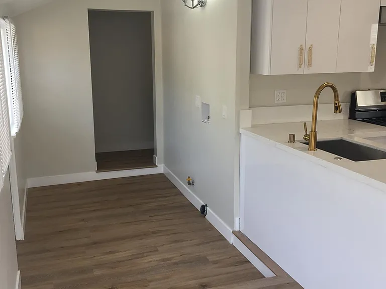 6433 Gentry Ave — Photo 14