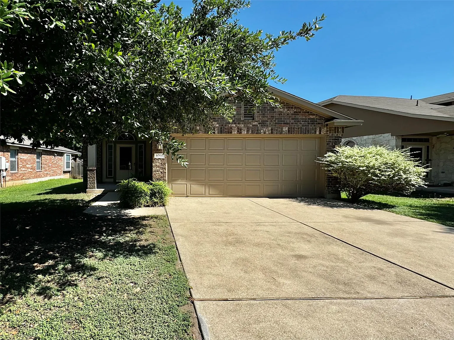 3 bed, 2.0 bath, 1360 sqft, $2,100 — Photo 1