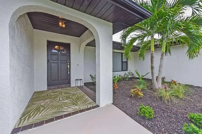 3 bed, 2.0 bath, 1518 sqft, $5,000 — Photo 2
