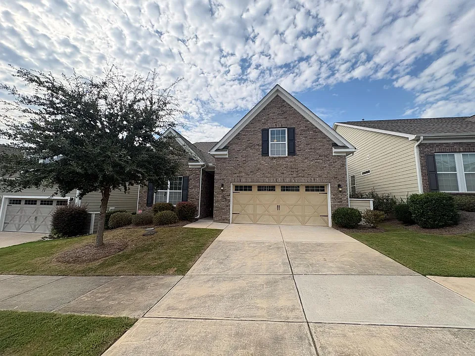 676 Scarlet Baby Dr