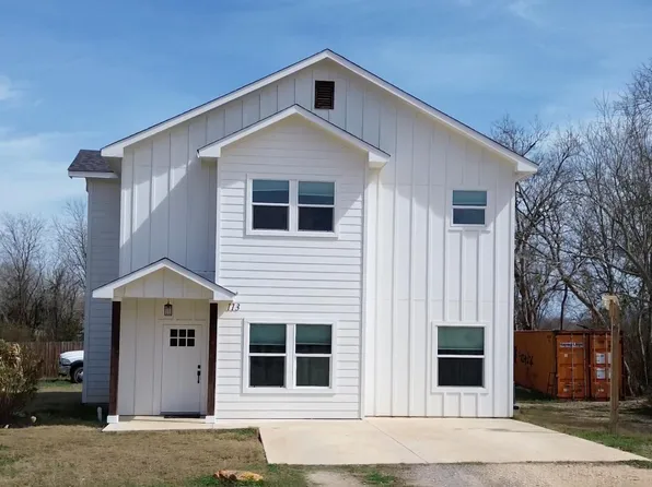 113 S Lockhart St, Paige, TX 78659