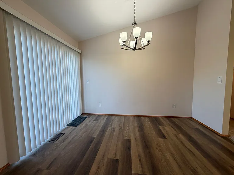 2442 Highland View Dr — Photo 6