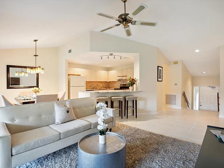 5750 Coach House Cir #G — Photo 5