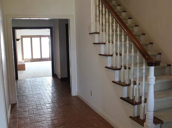 2nd image of 207 Ironwood Dr