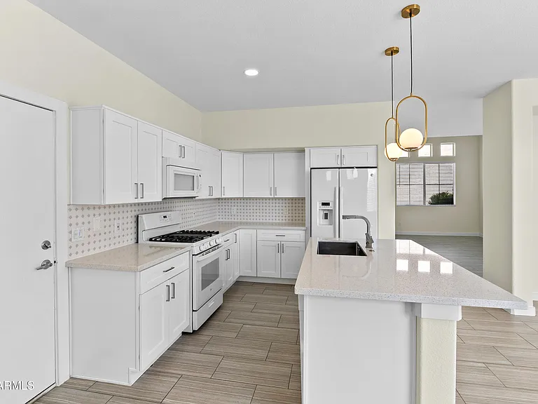 14369 W Lexington Ave — Photo 10