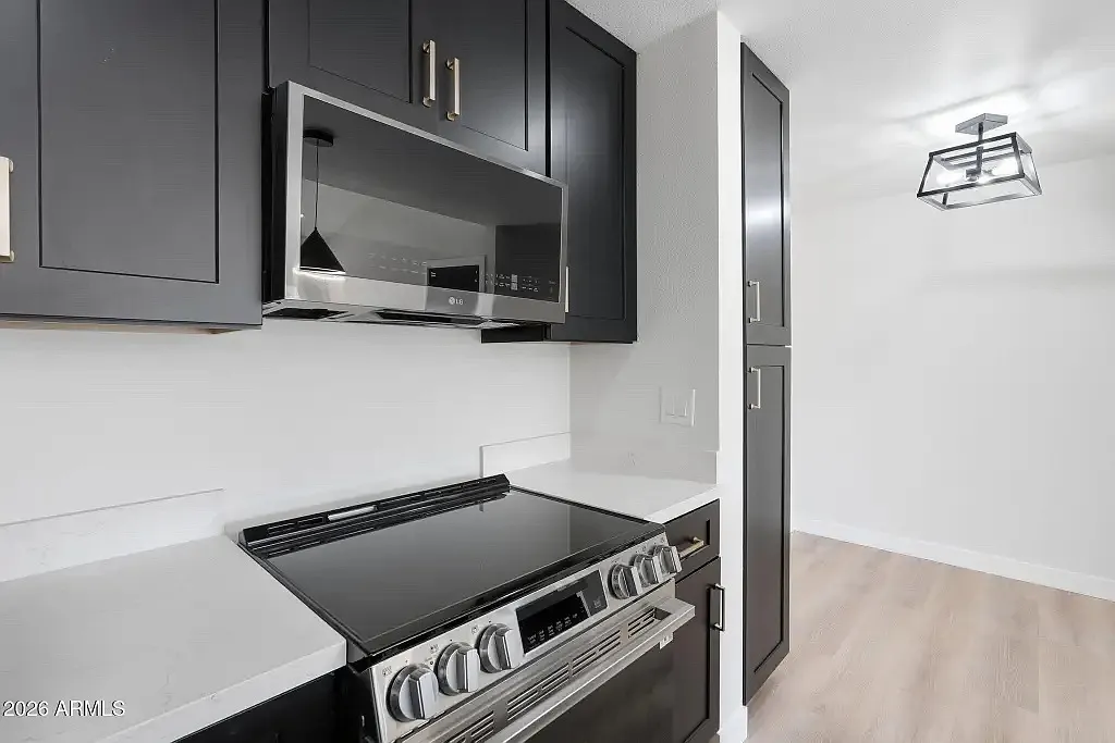 2 bed, 864 sqft, $1,975 — Photo 4