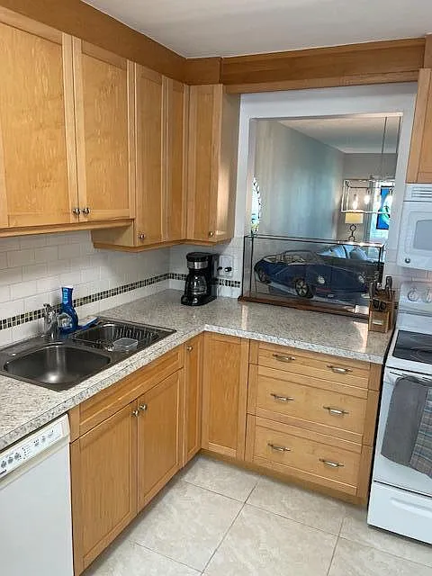 2 bed, 2.0 bath, 854 sqft, $2,195 — Photo 4