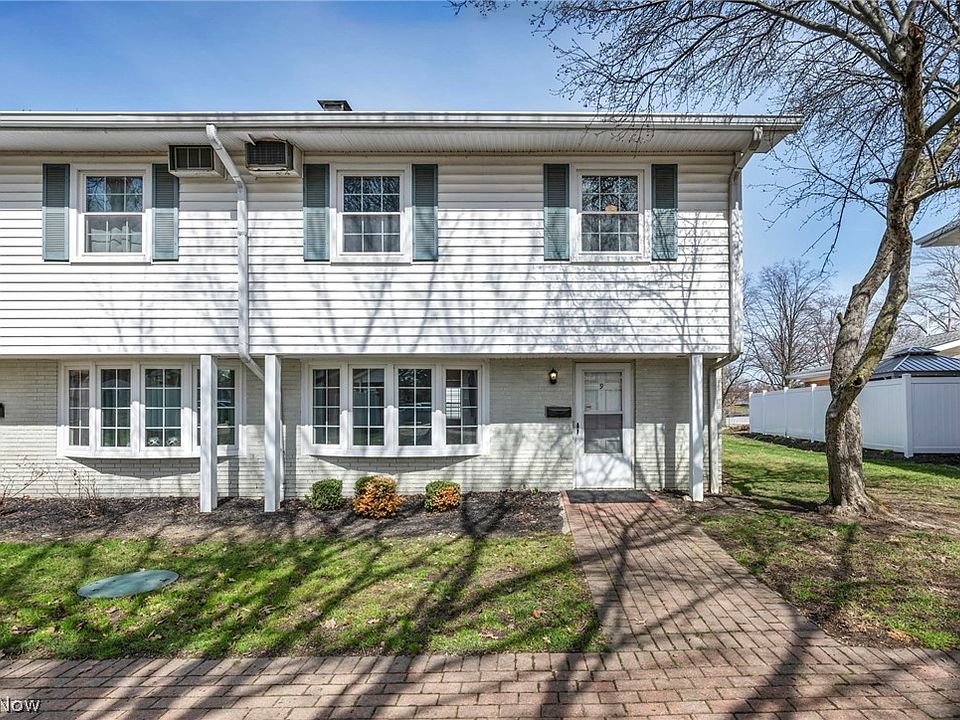 1st image of 15 Meadowlawn Dr Unit 9