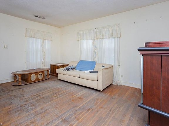 5th image of 1539 Lovett St