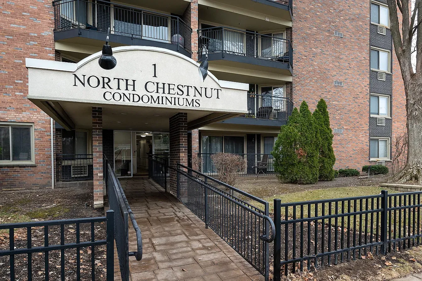 2 bed, 1200 sqft, $2,590 — Photo 2