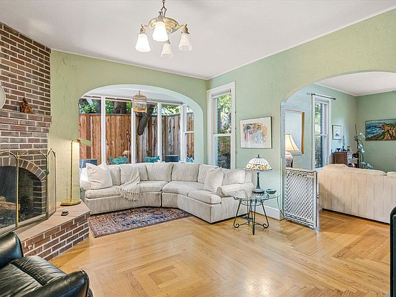5th image of 108 Nob Hill St