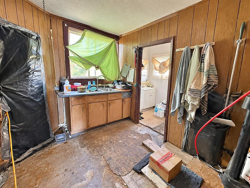 10th image of 401 Vernon St
