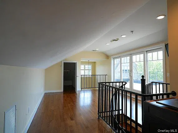 3 Pennsylvania Ct — Photo 37