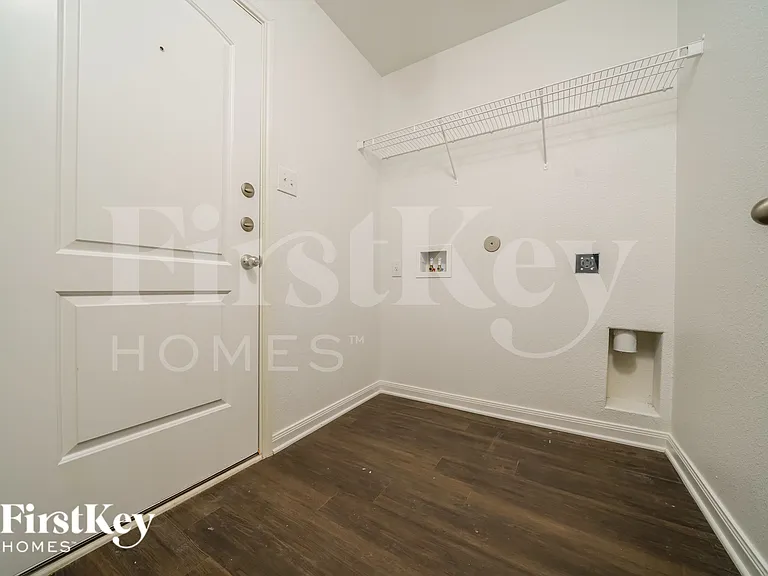 1310 Barrel Dr — Photo 11