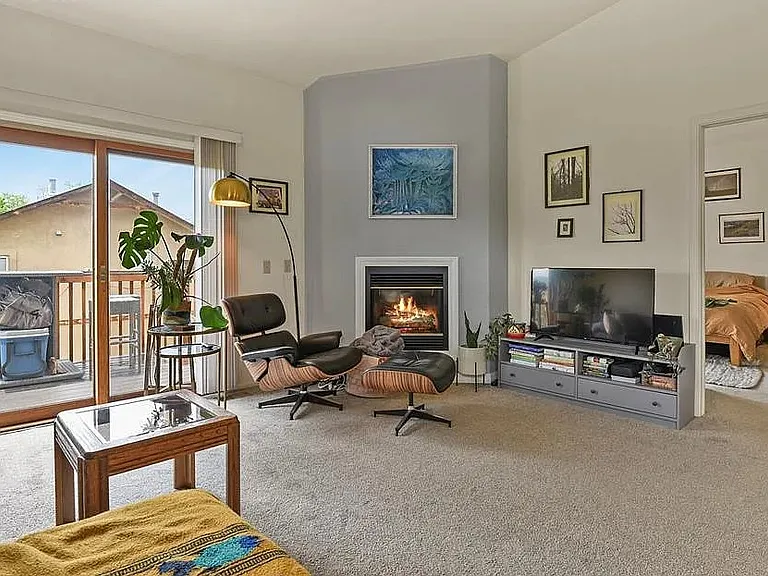 2822 N Cascade Ave — Photo 4
