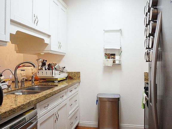 4th image of 424 S Westmoreland Ave APT 201