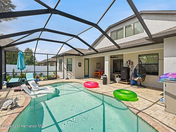 3rd image of 652 Tierra Dr