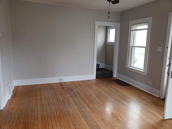4th image of 926 Massena Ave