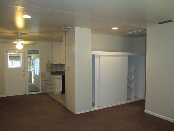 3rd image of 608 Nora Ct