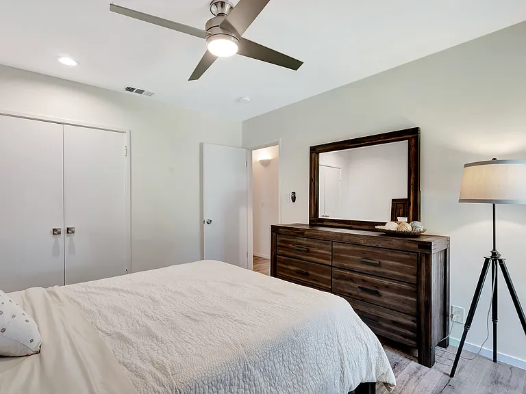 4974 Canoga Ave — Photo 18