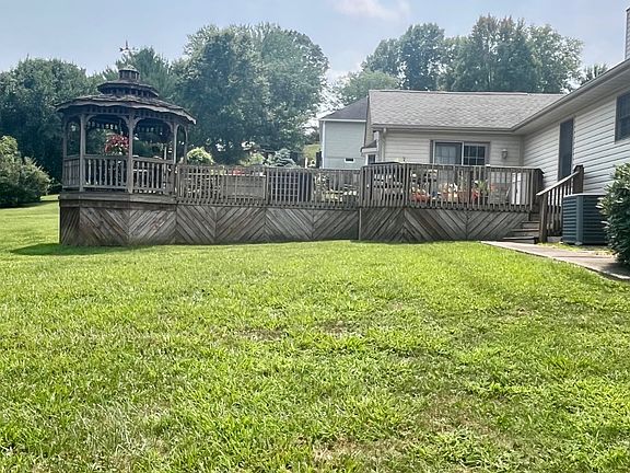 4th image of 10 Pleasant View Dr