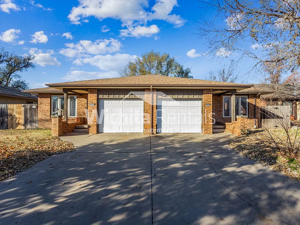1223 N Richmond Cir