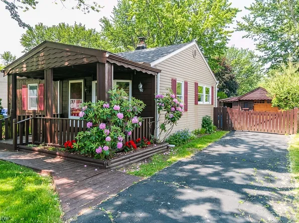 1066 Eastlake Dr, Eastlake, OH 44095