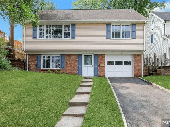 166 Pleasant Ave, Bergenfield, NJ 07621