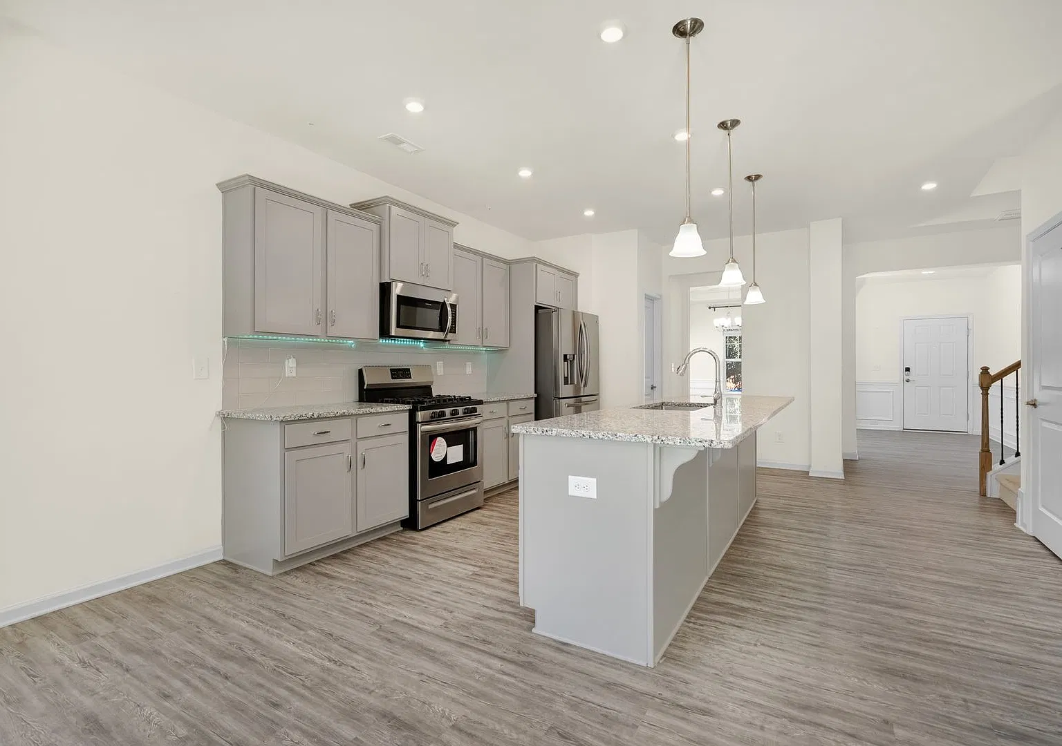 Stunning 4BR/4BA Huntersville Home with Modern Kitchen & 2-Car Garage! — Photo 4