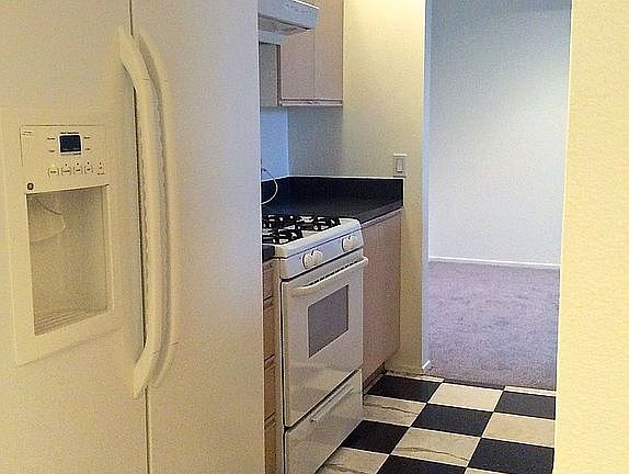4th image of 3561 Clarington Ave APT 202