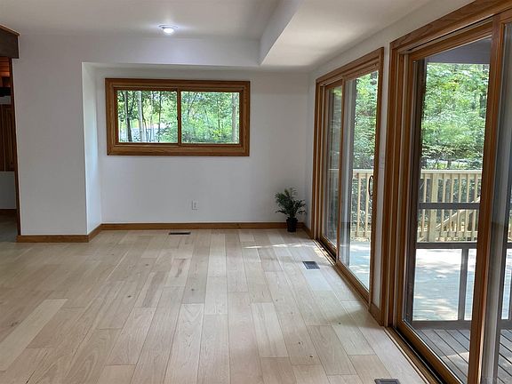 4th image of 1010 S Eagleson Ave