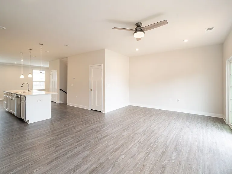 212 Tamworth Crk — Photo 9