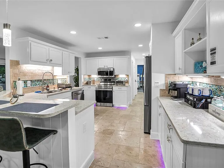31 Lands End Ln — Photo 17